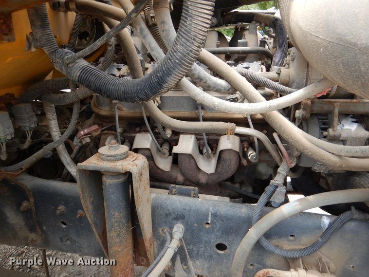 image for item DL3388 2002 GMC C6500  truck cab and chassis