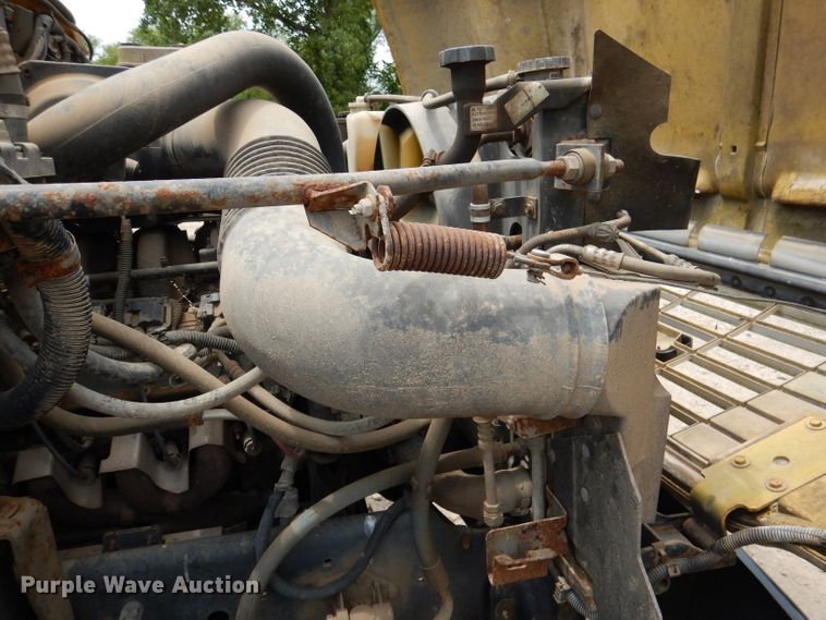 image for item DL3388 2002 GMC C6500  truck cab and chassis