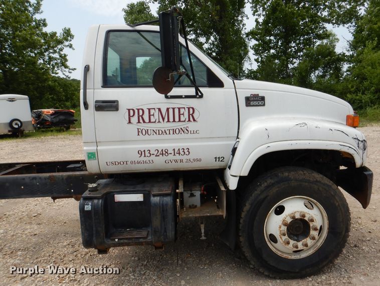 image for item DL3388 2002 GMC C6500  truck cab and chassis