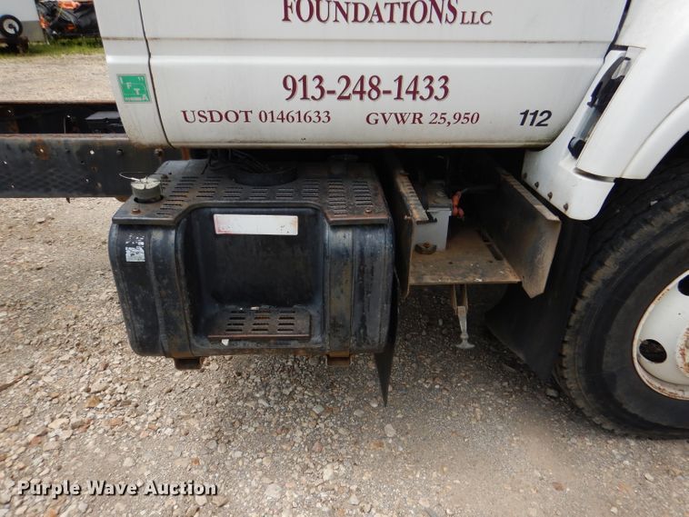 image for item DL3388 2002 GMC C6500  truck cab and chassis