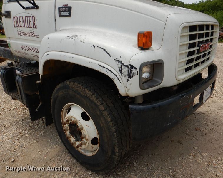 image for item DL3388 2002 GMC C6500  truck cab and chassis