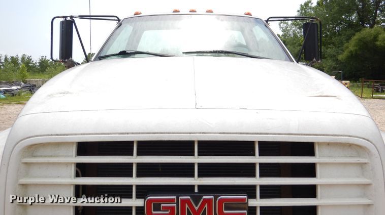 image for item DL3388 2002 GMC C6500  truck cab and chassis