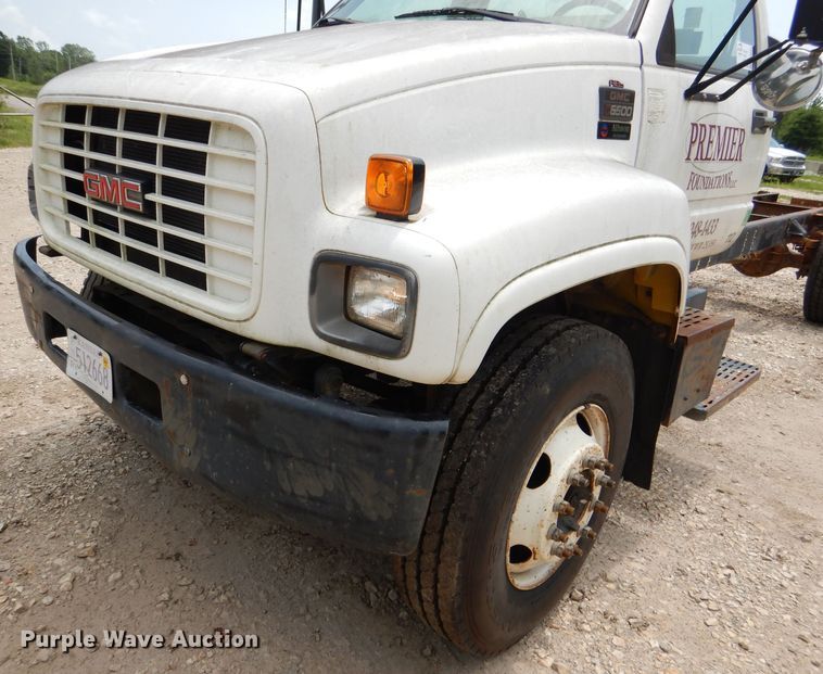 image for item DL3388 2002 GMC C6500  truck cab and chassis