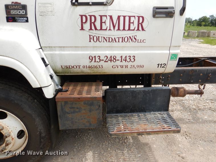 image for item DL3388 2002 GMC C6500  truck cab and chassis