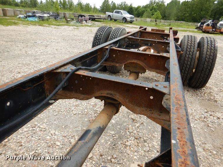 image for item DL3388 2002 GMC C6500  truck cab and chassis