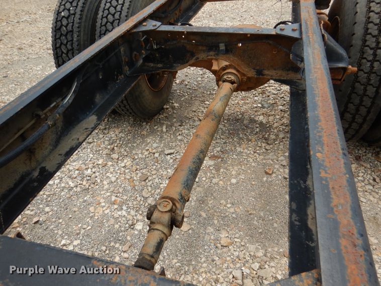 image for item DL3388 2002 GMC C6500  truck cab and chassis