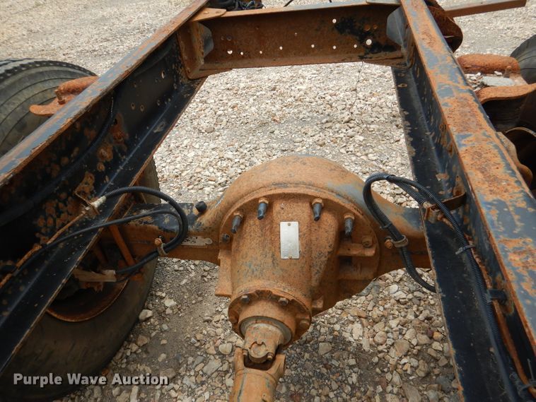 image for item DL3388 2002 GMC C6500  truck cab and chassis