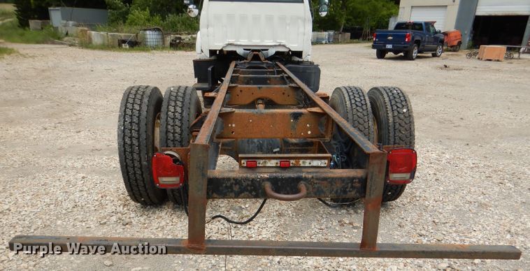 image for item DL3388 2002 GMC C6500  truck cab and chassis