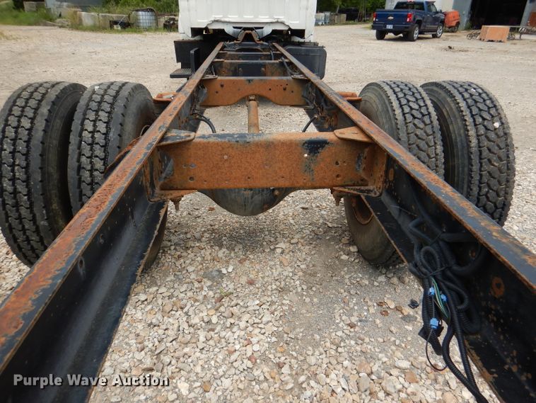 image for item DL3388 2002 GMC C6500  truck cab and chassis