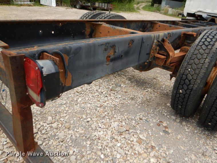 image for item DL3388 2002 GMC C6500  truck cab and chassis