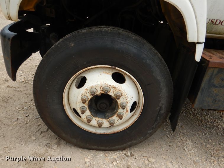 image for item DL3388 2002 GMC C6500  truck cab and chassis