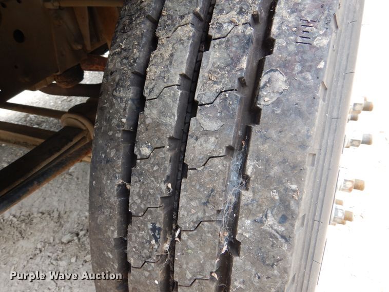 image for item DL3388 2002 GMC C6500  truck cab and chassis