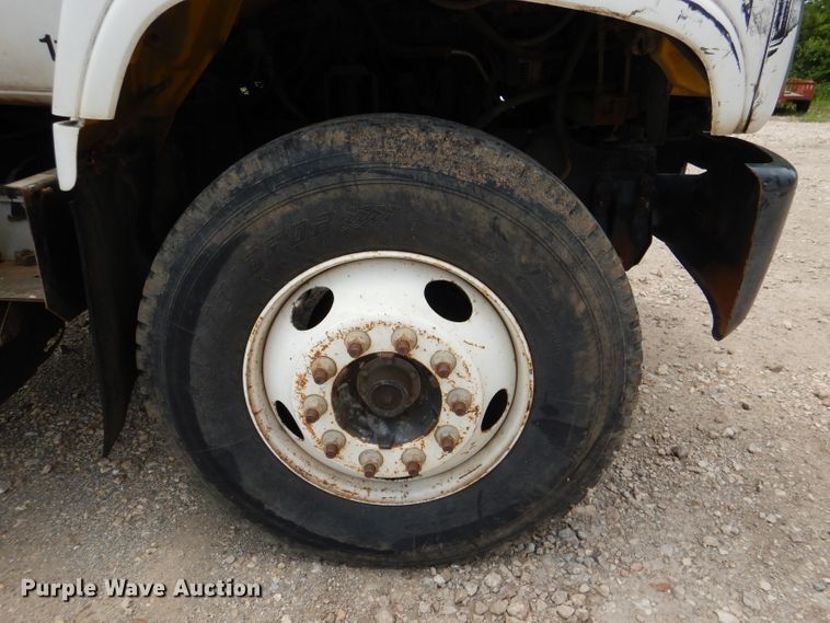 image for item DL3388 2002 GMC C6500  truck cab and chassis