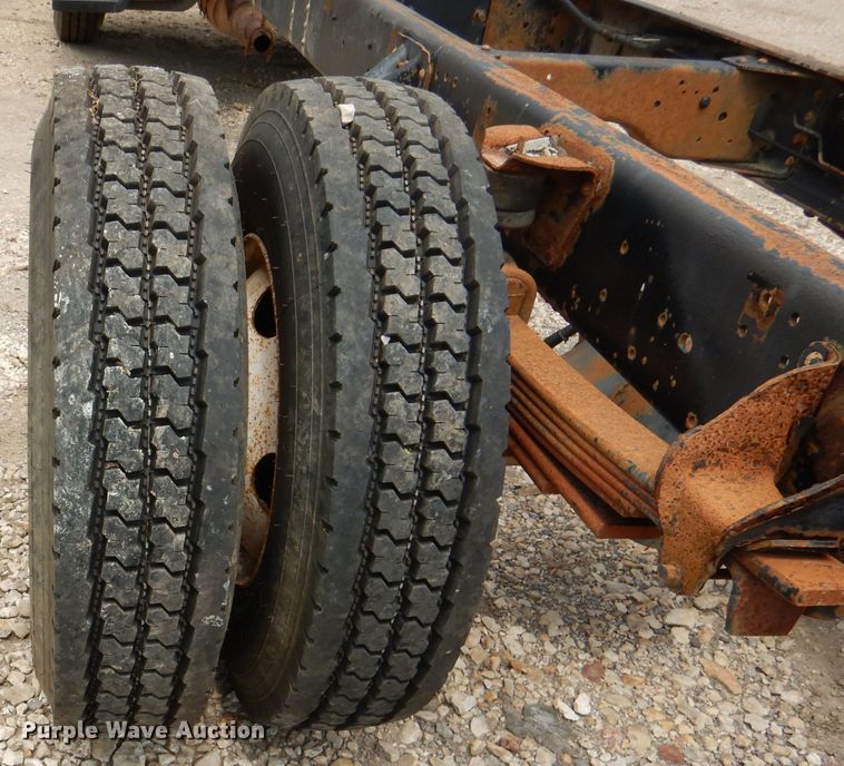 image for item DL3388 2002 GMC C6500  truck cab and chassis