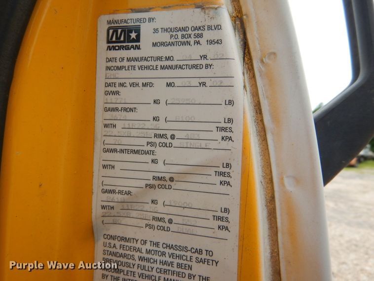 image for item DL3388 2002 GMC C6500  truck cab and chassis