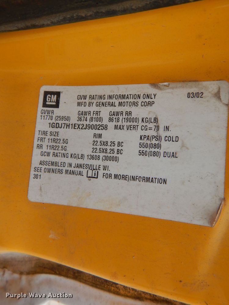 image for item DL3388 2002 GMC C6500  truck cab and chassis