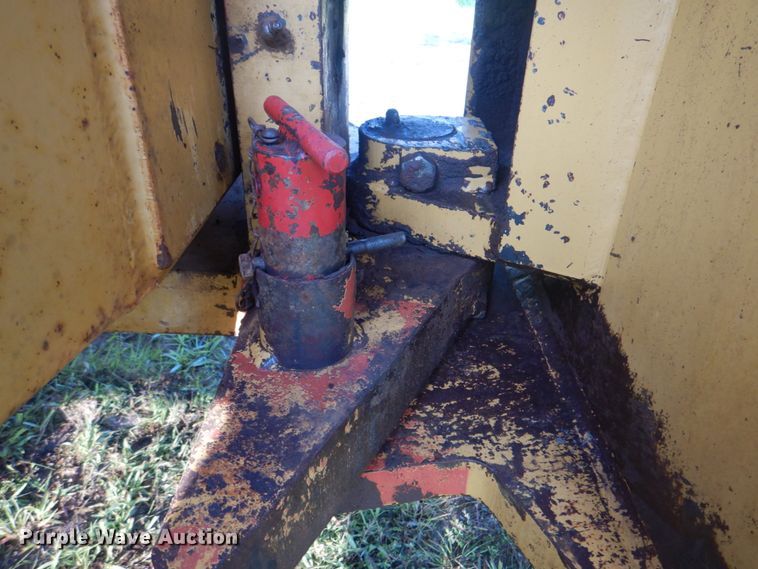 image for item DM3858 1995 Caterpillar CP-563  single drum vibratory roller