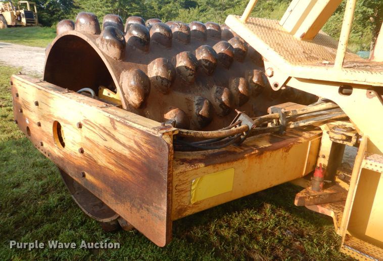 image for item DM3858 1995 Caterpillar CP-563  single drum vibratory roller