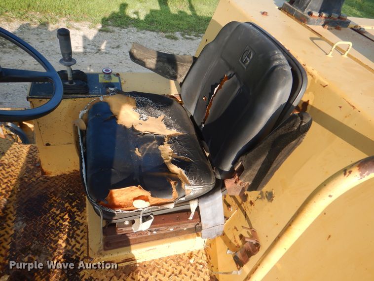 image for item DM3858 1995 Caterpillar CP-563  single drum vibratory roller