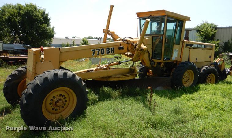 image for item DM3866 1996 John Deere 770BH  motor grader