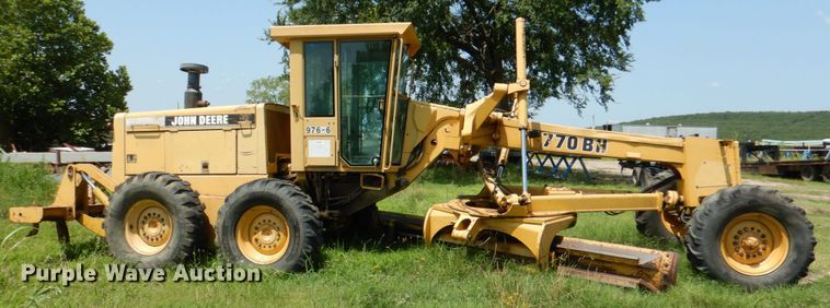 image for item DM3866 1996 John Deere 770BH  motor grader