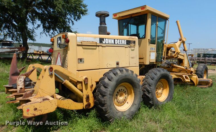 image for item DM3866 1996 John Deere 770BH  motor grader