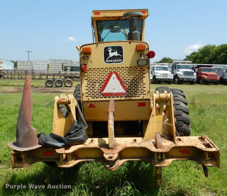 image for item DM3866 1996 John Deere 770BH  motor grader