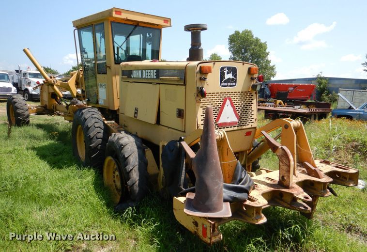 image for item DM3866 1996 John Deere 770BH  motor grader
