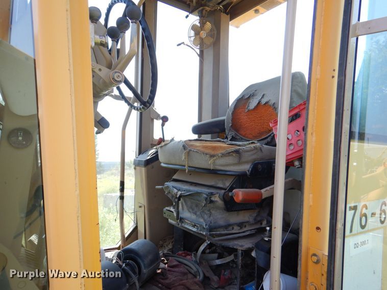 image for item DM3866 1996 John Deere 770BH  motor grader