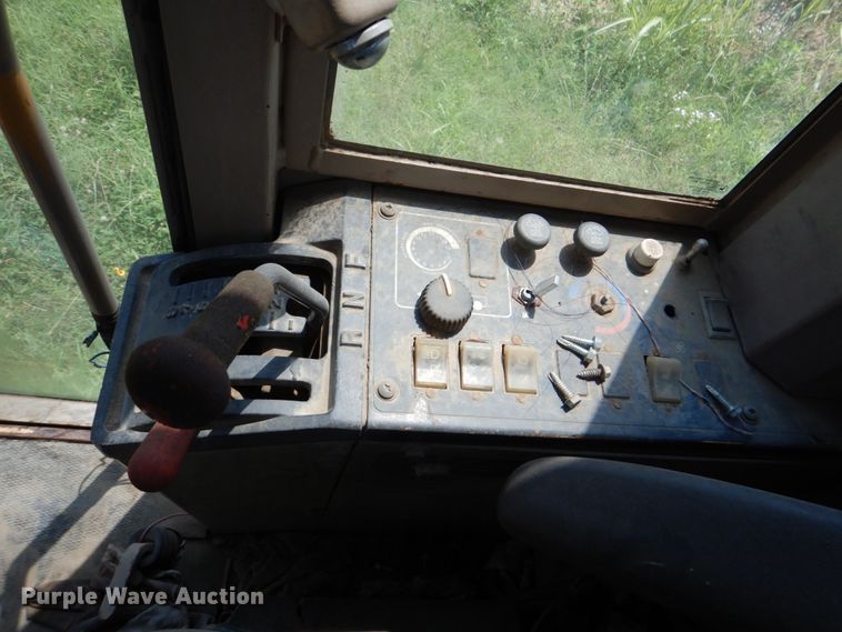 image for item DM3866 1996 John Deere 770BH  motor grader