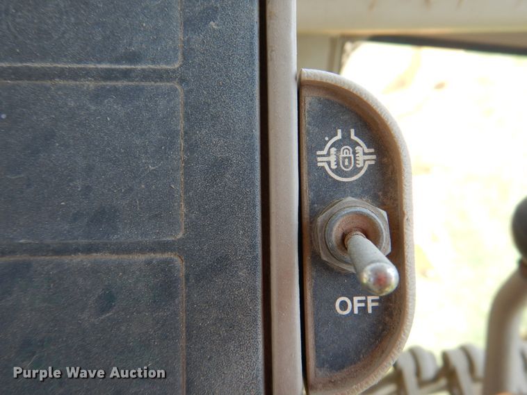 image for item DM3866 1996 John Deere 770BH  motor grader