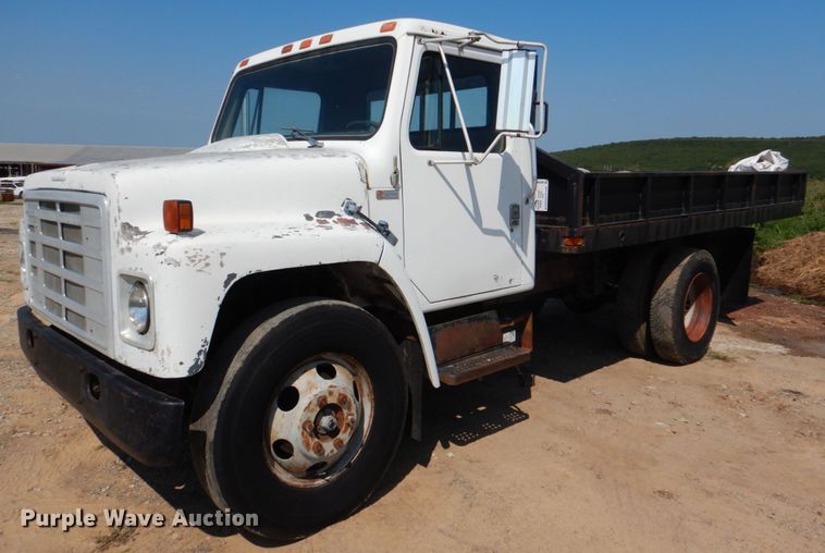 image for item DM3868 1983 International 1654  dump flatbed truck