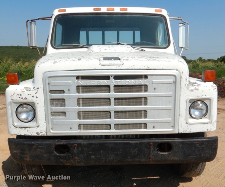 image for item DM3868 1983 International 1654  dump flatbed truck