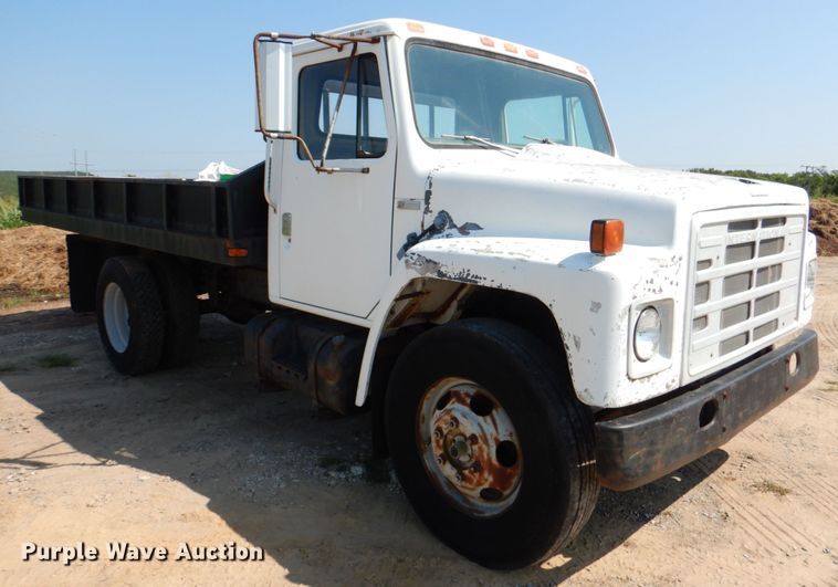image for item DM3868 1983 International 1654  dump flatbed truck