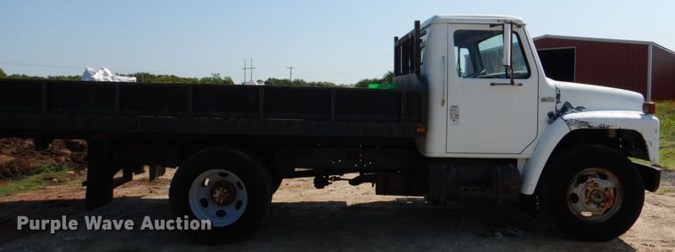 image for item DM3868 1983 International 1654  dump flatbed truck