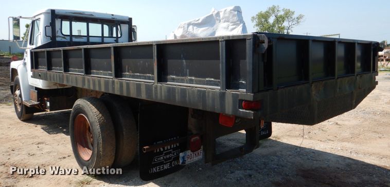 image for item DM3868 1983 International 1654  dump flatbed truck