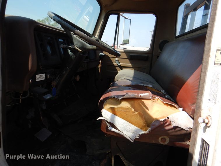 image for item DM3868 1983 International 1654  dump flatbed truck