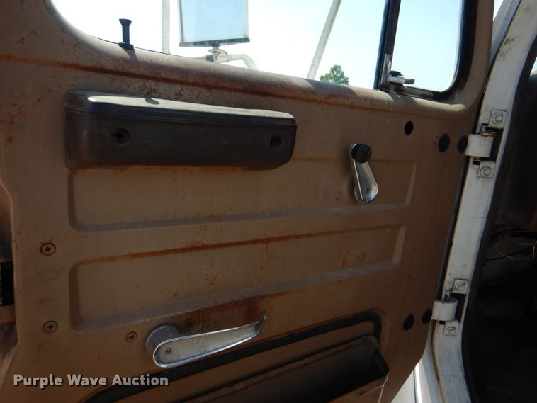 image for item DM3868 1983 International 1654  dump flatbed truck