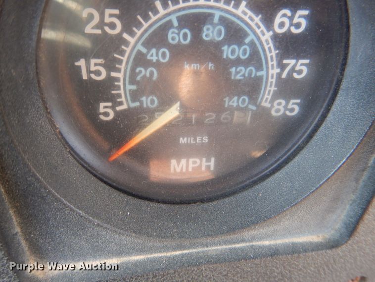 image for item DM3868 1983 International 1654  dump flatbed truck