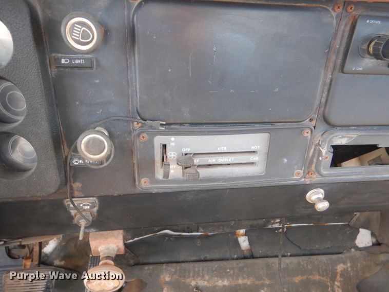 image for item DM3868 1983 International 1654  dump flatbed truck