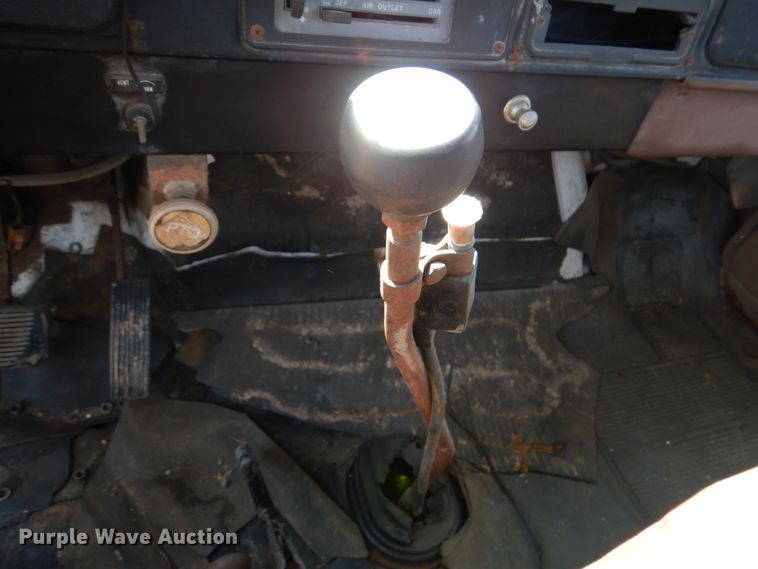 image for item DM3868 1983 International 1654  dump flatbed truck