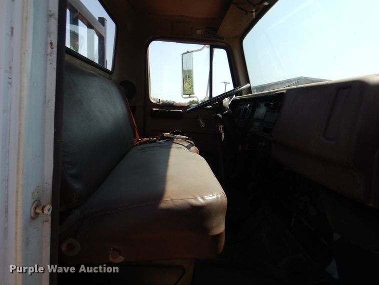 image for item DM3868 1983 International 1654  dump flatbed truck