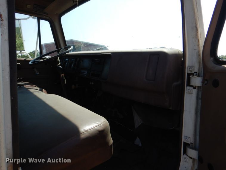 image for item DM3868 1983 International 1654  dump flatbed truck