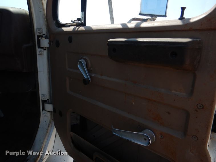 image for item DM3868 1983 International 1654  dump flatbed truck