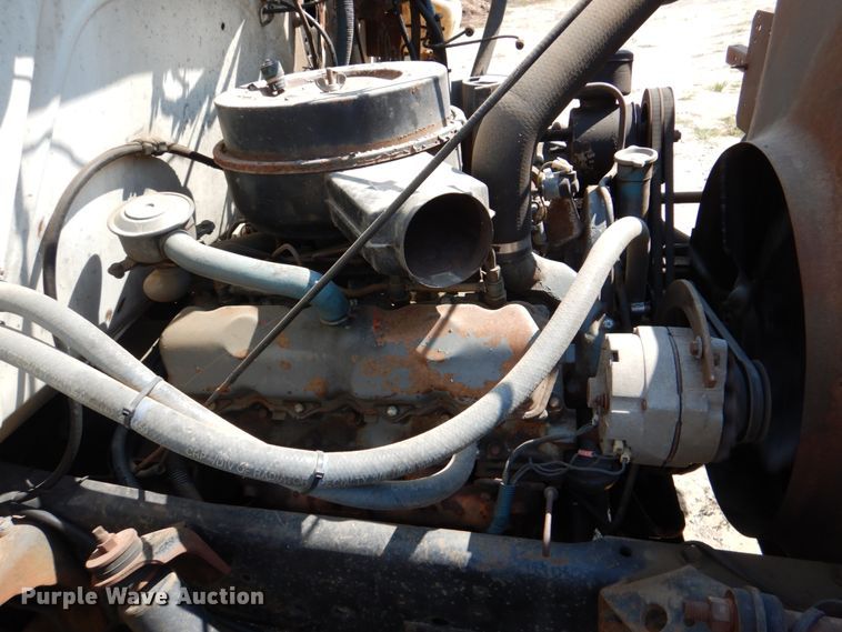 image for item DM3868 1983 International 1654  dump flatbed truck