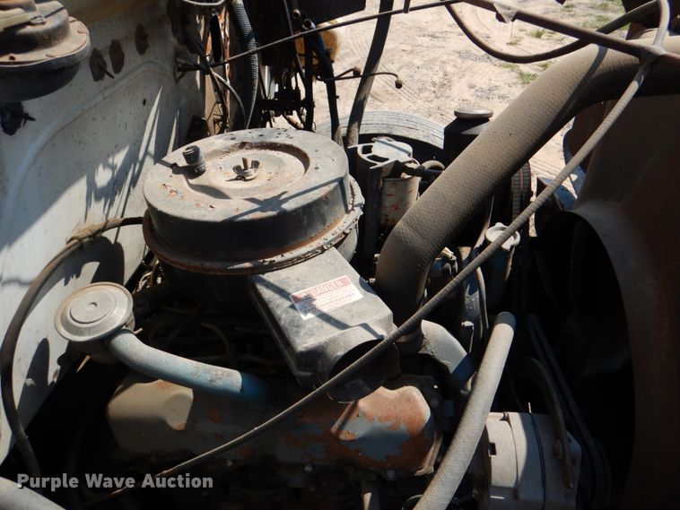 image for item DM3868 1983 International 1654  dump flatbed truck