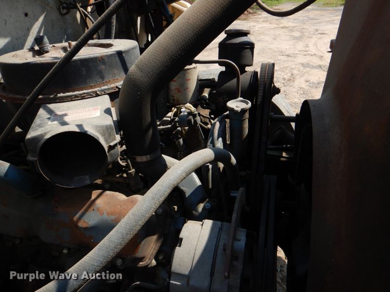 image for item DM3868 1983 International 1654  dump flatbed truck