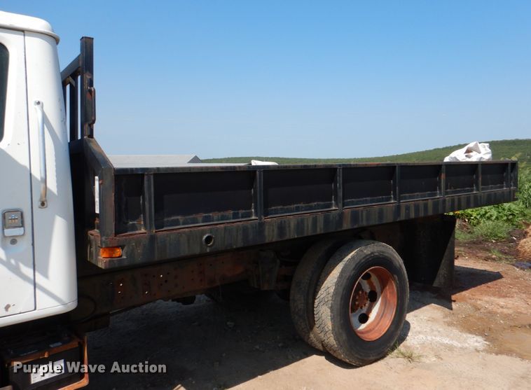 image for item DM3868 1983 International 1654  dump flatbed truck