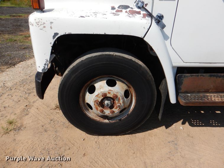 image for item DM3868 1983 International 1654  dump flatbed truck