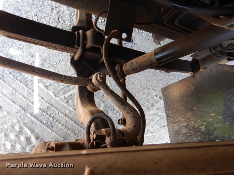 image for item DM3868 1983 International 1654  dump flatbed truck